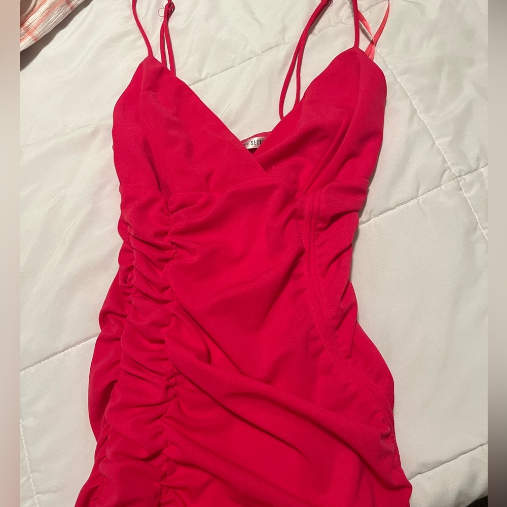 Beautiful hot pink dress. Women’s size medium. Perfect for hoco